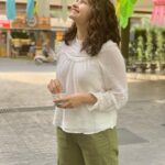 Prachi Deasi Instagram – Who isn’t happy looking at colourful paper lanterns while devouring some mint-chocolate chip ice cream 🍨🤩 

This one is from Chiang Rai 🌈🌸 
#Throwback from my Thailand series. 

#Thailand #ChiangRai #blessed #grateful #love #travel