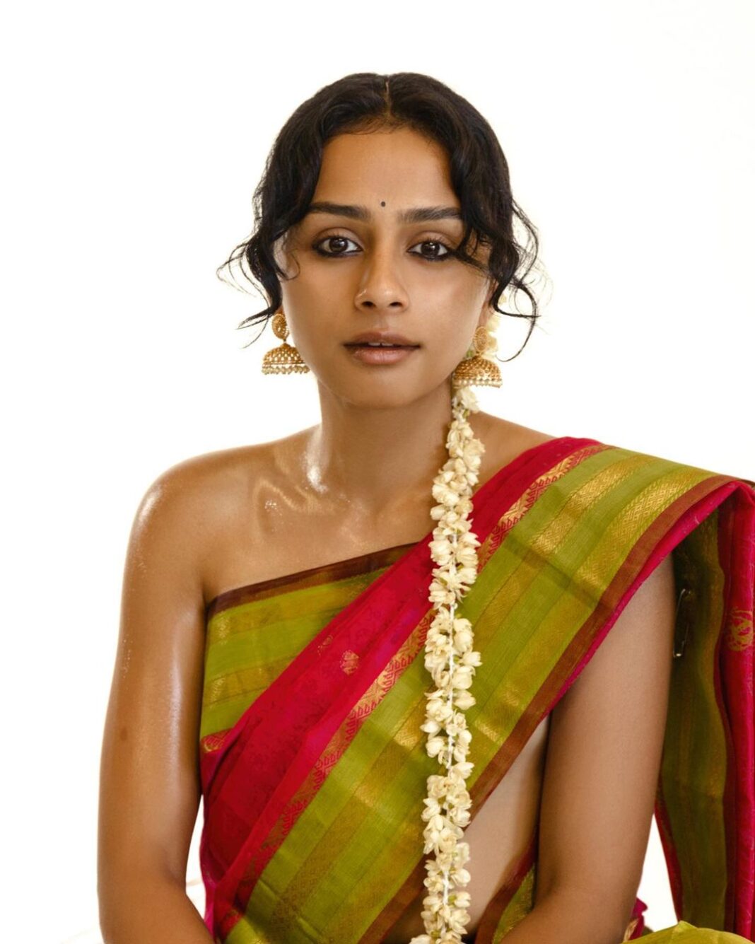 Pragathi Guruprasad Instagram - one of my fav campaigns ive worked on for @somaayurvedic Madurai Jasmine Body Oil shot by @eslee