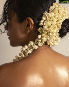 Pragathi Guruprasad Instagram - one of my fav campaigns ive worked on for @somaayurvedic Madurai Jasmine Body Oil shot by @eslee