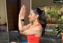 Pragya Jaiswal Instagram - Nama-slay 🙏🏻 Nothing better than starting my day with a little yoga #MondayMotivation🧘‍♀️