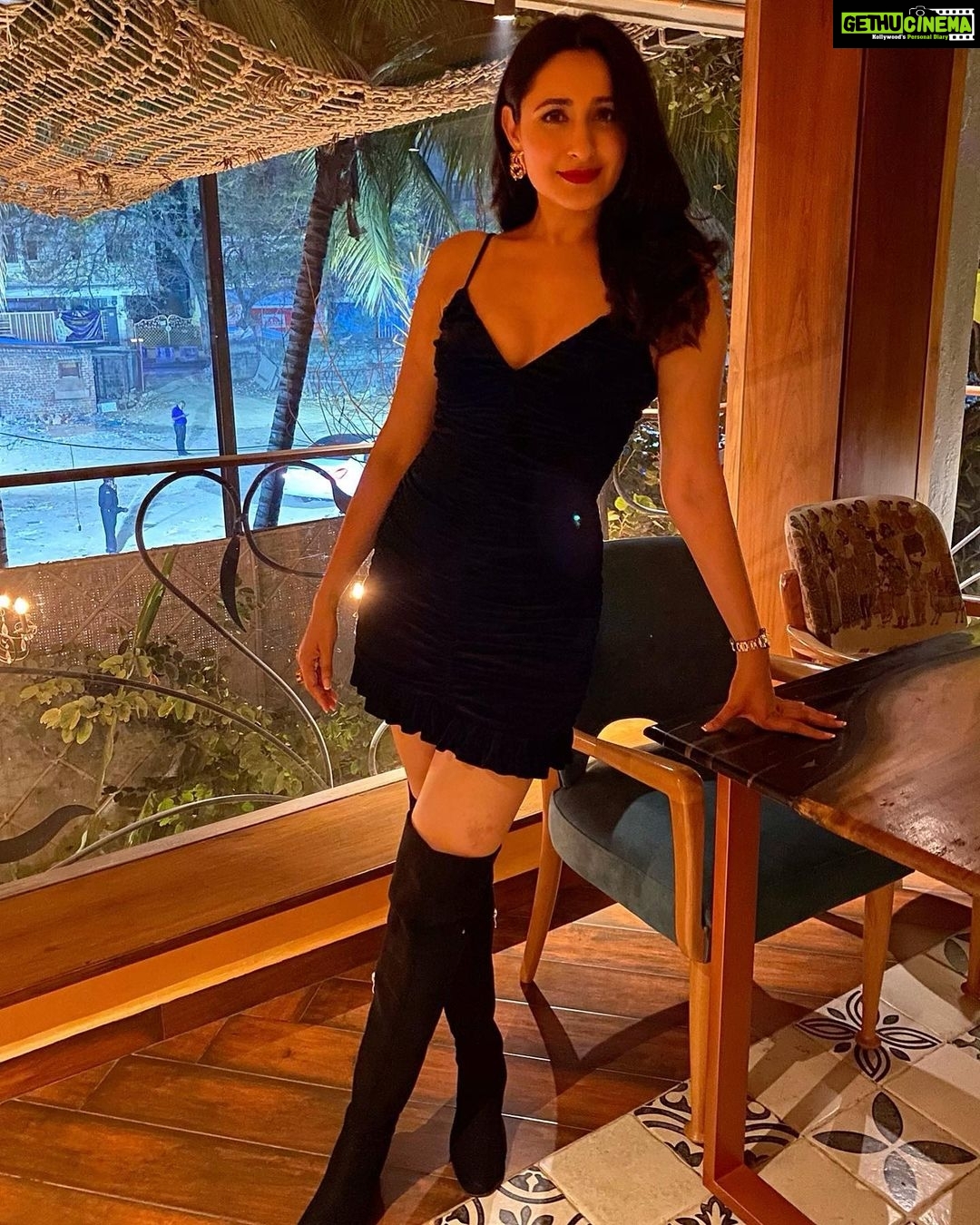 Pragya Jaiswal Instagram - Don’t set resolutions, set intentions 🖤🖤