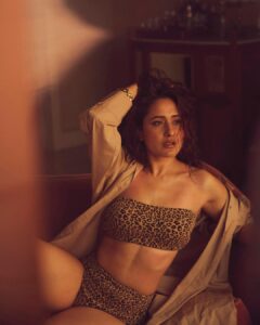 Pragya Jaiswal Instagram - #FridayMood 🐆