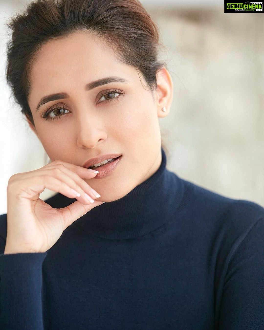 Pragya Jaiswal Instagram - May all ur troubles last as long as ur New Year’s Resolutions 😜 #HelloMonday #SweaterWeather