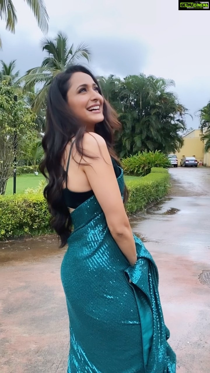 Pragya Jaiswal Instagram - May u rise high just like the colourful kites in the sky.. Wishing you all a very Happy Sankranti !! 🪁 🪁