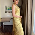 Pragya Jaiswal Instagram - Drippin in Gold ✨✨ (Quite literally 😉) This saree was actually made out of 4 carat gold 😮🤩 For the opening of @mugdhaartstudio yesterday : Saree @mugdhaartstudio @sashivangapalli Jewellery @pinakijewellers Styling @sashivangapalli Make up @makeupbymadhushreeganapathy Hair @rajesh_chinchili Assistant @mahesh_anapagaddi #ShotoniPhone13Pro