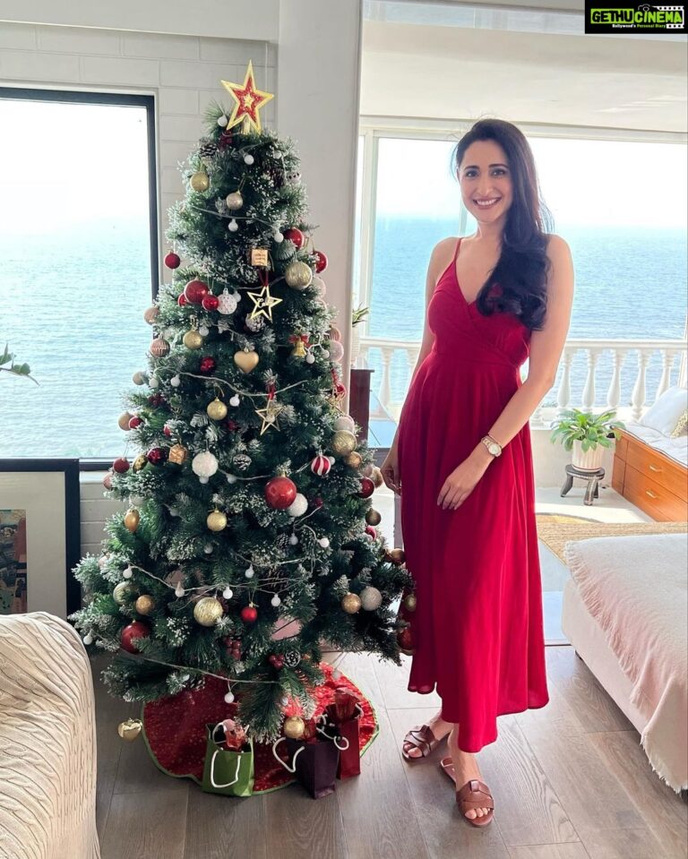 Pragya Jaiswal Instagram - Merryyy Christmassss everyone 🎄🎅❤️