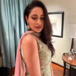 Pragya Jaiswal Instagram – Wrapping up the Diwali weekend like 🌺🌺

👗@bhumikagrover 
💎@embellish_by_bhaktivora
👠 @fizzygoblet