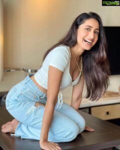 Pragya Jaiswal Instagram - Hello October 🍁🍁

Caught (kinda) unawares by the amazing @madhushreeganapathy during our gup session yest 😅💓