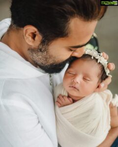 Prasanna Instagram - Happy daughter's day 😍 #Aadyanthaa #mybabygirl #mygoddaughter #daddyslittlegirl

Daughter courtesy: @realactress_sneha
Pic courtesy: @mommyshotsbyamrita