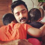 Prasanna Instagram – My beautiful, happy, awesome, best mornings are like this😍😍#huggies #hugbuddies #daddylife #morninghugs❤️ #kattipudivaidhyam Panayur Beach