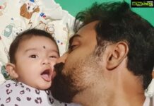 Prasanna Instagram - தோளுல தவழுற தாயே, என் தேனு முட்டாயே! மார்கழி மாசத்து மழையே, என் சிரிக்கும் மத்தாப்பே! வீட்டுல வளருற நிலவே, என் செல்ல பொன்வண்டே! வெல்ல கட்டி முத்தமே, என் உசுரு மொத்தமே! சாமியே செஞ்ச தவமே!மகளே! நீ வாழு நூறு யுகமே❤❤ #HappyBirthdayAadyanthaa #Aadyanthaa Chennai, India