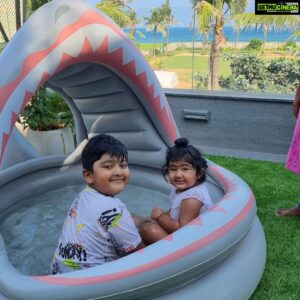 Prasanna Instagram - தோளுல தவழுற தாயே,
என் தேனு முட்டாயே! 
மார்கழி மாசத்து மழையே,
என் சிரிக்கும் மத்தாப்பே!
வீட்டுல வளருற நிலவே, 
என் செல்ல பொன்வண்டே! 
வெல்ல கட்டி முத்தமே,
என் உசுரு மொத்தமே!
சாமியே செஞ்ச தவமே!மகளே! 
நீ வாழு நூறு யுகமே❤❤
#HappyBirthdayAadyanthaa
#Aadyanthaa