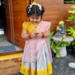 Prasanna Instagram - தோளுல தவழுற தாயே, என் தேனு முட்டாயே! மார்கழி மாசத்து மழையே, என் சிரிக்கும் மத்தாப்பே! வீட்டுல வளருற நிலவே, என் செல்ல பொன்வண்டே! வெல்ல கட்டி முத்தமே, என் உசுரு மொத்தமே! சாமியே செஞ்ச தவமே!மகளே! நீ வாழு நூறு யுகமே❤❤ #HappyBirthdayAadyanthaa #Aadyanthaa Chennai, India