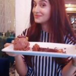 Preetika Rao Instagram - Tap to watch : The super unique Mexican Bun Icecream only at my Fav haunt @outofthebluebombay by @thebluegourmetindia What do you do when your are served two ice creams ... ?? 🤔 Chocolate Hazelnut and the unique Mexican coffee bun with ice-cream!!! Which one would you pic ??? 🤔 #outofthebluebombay #mumbai #mumbairestaurants #mumbaifood #mumbaifoodbloggers #mexicanbunicecream #icecream #uniqueicecream #gourmetchocolates #gourmetartistry #icecreamlover #icecreamsandwich #xmassweets #jugnuchallenge Out Of The Blue