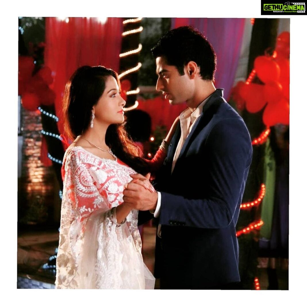 Preetika Rao Instagram - Only for BI Fans : BTS : 🙂 We shot this sequence in Mumbai's favorite shooting spot 🌴Madh Island.. It was a night shoot and was shot on Valentine's Eve and it was like a huge Valentine's Day party set-up and the first ever dance sequence was shot between Zain and Aaliya 🎞❤ #harshadarora #preetikarao Colors TV