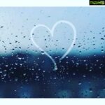 Preetika Rao Instagram - Life feels something like this when it Rains in December....♥️ Yesterday if you were in Mumbai.. And experienced the chaos.... I'm curious to know what you did when it rained all day all night 😄 ... .... ..... ....... #mumbairains #december #love Mumbai - मुंबई