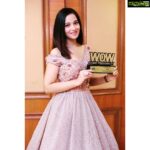 Preetika Rao Instagram - Thankyou Wow Magazine for the Wow Iconic Personality Award for Overseas Popularity... Means a lot to me...! #mediaawards #wowmagazine And congratulations @sarojkhanofficial for the Life Time Achievement Award...it was lovely meeting you ! 👉 Outfit by - @arezuofficial @vow_media Styled by - @shrishtimunka Jewellery by - @the_jewel_gallery Assisted by - @twinklebakhai Photography : @neverjnever Ramada Plaza Palm Grove