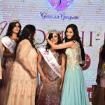 Preetika Rao Instagram - Crowning MRS Delhi NCR 2019 👑 ........... Venue : The Leela Ambience #Delhi #BeautyPagent #MrsDelhiNCR