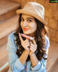 Preetika Rao Instagram - Girls....!! This Summer 👒 get that Pop of color on your Lips 👄 'without worrying abt Dry Lips' .. with Nivea's new range of COLORON LIP CRAYONS in shades Pop Red, Coral Crush and Hot Pink ... Let's have some fun this summer ;) !! Use my coupon code PRET20 and get a 20% discount when you shop your COLORON on www.purplle.com

I Simply LOVED these shades!! 👌👌👌😍 BEST LIP care product ever!!! I must have said "I Love this!" some 50 times after I tried them on! N best part....the bubble gumy flavours that these COLORONs have is Lip- Smacking! 😋 And the color stays even if you've eaten something which simply impressed me! ......
......
....... #NIVEACrayonColorAndCare
#GetYourCOLORON
#NIVEAForYou
@letspurplle  @niveaindia
Photography : @_sanu313__