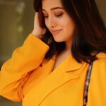 Preetika Rao Instagram - Where Am I ...any guesses ? 🌴🌤 #mango #mangocolor #mangocoat #fashion #fashionblogger #photography #photoshoot #nomakeuplook #haircut #leopardprint #leopardprinteverything #leopardpants #leopardbag #love #fashionlooks #lockdown #mumbailockdown #covidshoots #reelitfeelit #reelkarofeelkaro