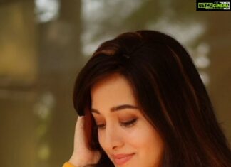 Preetika Rao Instagram - Where Am I ...any guesses ? 🌴🌤 #mango #mangocolor #mangocoat #fashion #fashionblogger #photography #photoshoot #nomakeuplook #haircut #leopardprint #leopardprinteverything #leopardpants #leopardbag #love #fashionlooks #lockdown #mumbailockdown #covidshoots #reelitfeelit #reelkarofeelkaro