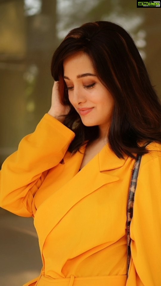 Preetika Rao Instagram - Where Am I ...any guesses ? 🌴🌤 #mango #mangocolor #mangocoat #fashion #fashionblogger #photography #photoshoot #nomakeuplook #haircut #leopardprint #leopardprinteverything #leopardpants #leopardbag #love #fashionlooks #lockdown #mumbailockdown #covidshoots #reelitfeelit #reelkarofeelkaro