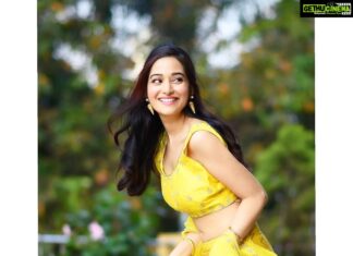 Preetika Rao Instagram - Sundrop ! Mumbai when will you have Real Winters in December ?? ... ... ... Hair & Makeup : @dominique_dom1137 Stylist @khushaliee Designer- @namratalakhotialabel .... .... #fashion #trends #yellowdress #yellowlehegna #indiandress #indianfashion #weddingcollection #fashionblogger #lehenga #tv #indiantelevision #mumbai #india #hairstyles #makeup #actorslife #catalogueshoot ᴍᴜᴍʙᴀɪ