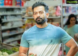 Prithviraj Sukumaran Instagram - "വാടാ മൂത്ത മോനേ.." 😃- #Annamma @meenasagar16 #BroDaddy @mohanlal @aashirvadcine @disneyplushotstar @brodaddymovie @prithvirajproductions