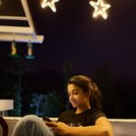 Priya Bhavani Shankar Instagram – முற்றுப்புள்ளி பக்கத்திலே முகவரி ஒன்று வருகிறதே! ❤️
#கவிதைதினமாமே 😛