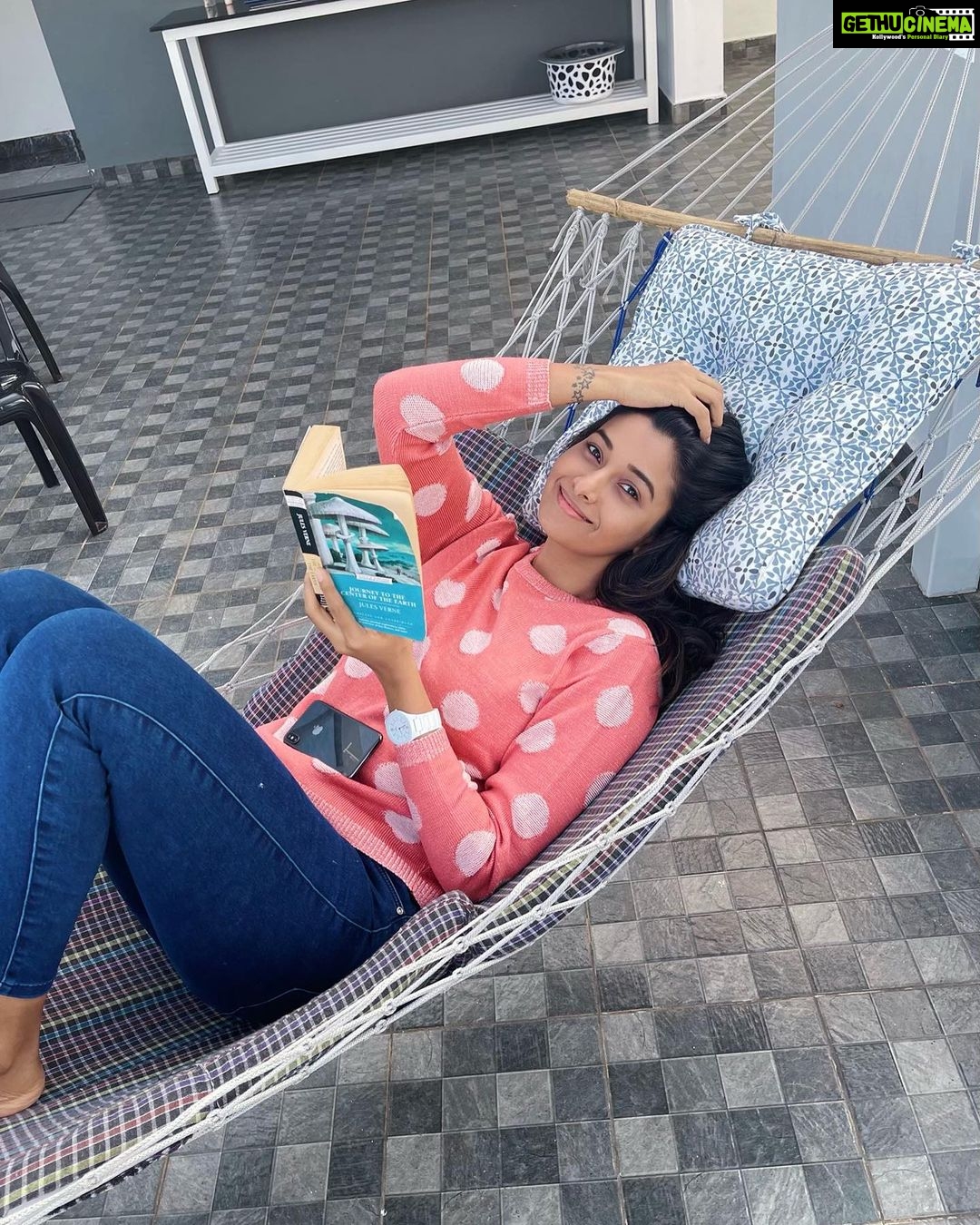 Priya Bhavani Shankar Instagram - Sometimes the most productive thing you can do is to relax☺️ #Mondaymotivations 😇