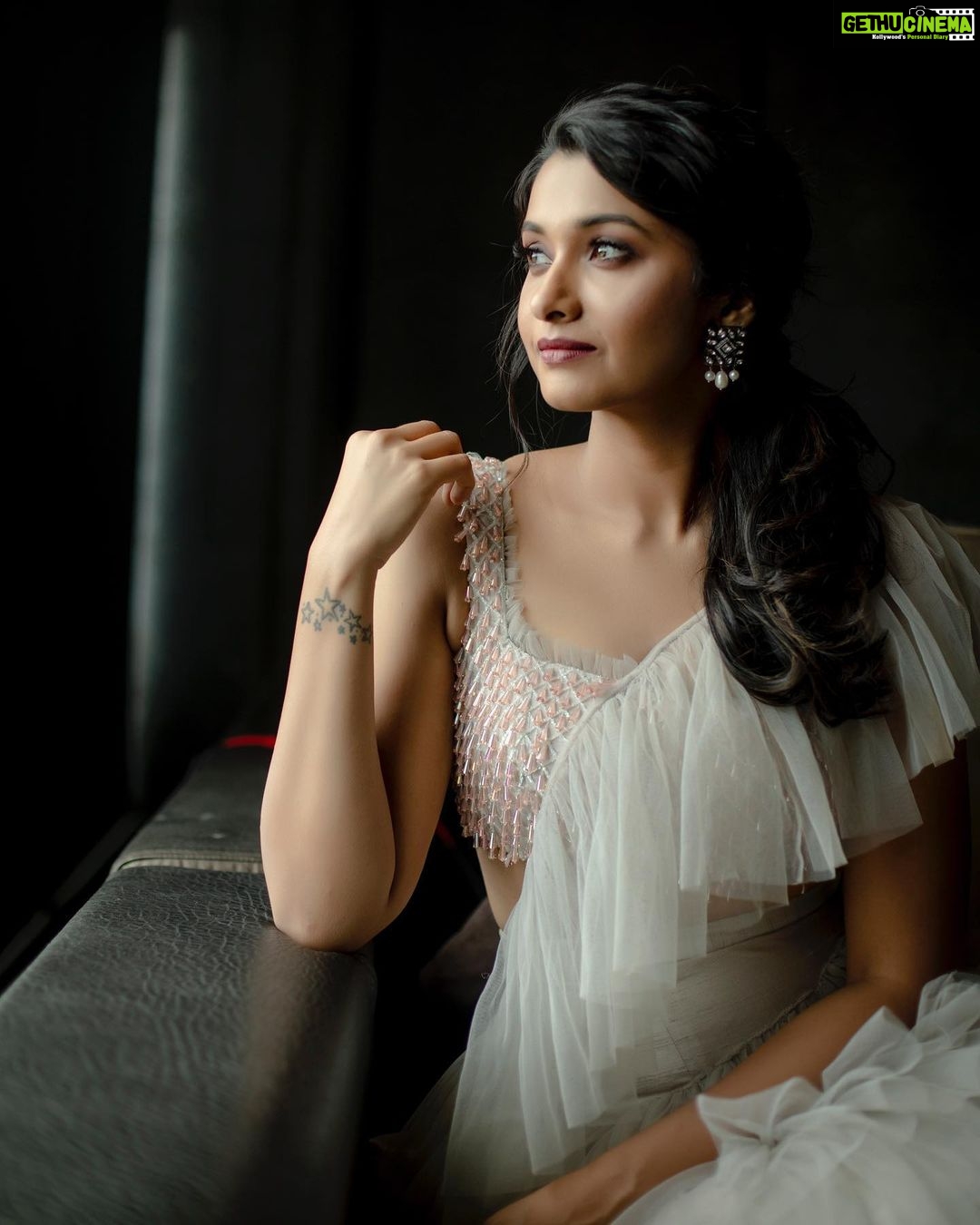 Priya Bhavani Shankar Instagram - ‘அங்கு என்ன தெரிகிறது?’ moment 😛 Stylist - @gegonian by @anushaa13 Assistant stylist - @_ilakzz_ Outfit - @krupa_jain Accessories - @rimliboutique Makeup - @salomirdiamond Hairstylist - @pui_c_ammy Photographer - @kiransaphotography Location - @designhotelchennai