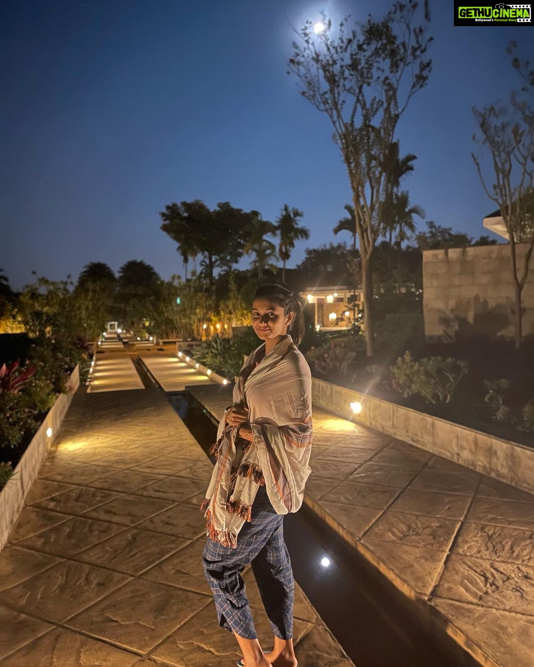 Priya Bhavani Shankar Instagram - A girl has to get away for the birthday week with a full moon all over the sky ☺️❤️ Chikmagalur