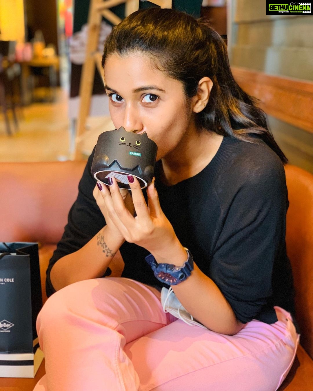 Priya Bhavani Shankar Instagram - You see, you buy, you pour the coffee and use it right there ☺️ #whywait?🤷🏻♀️