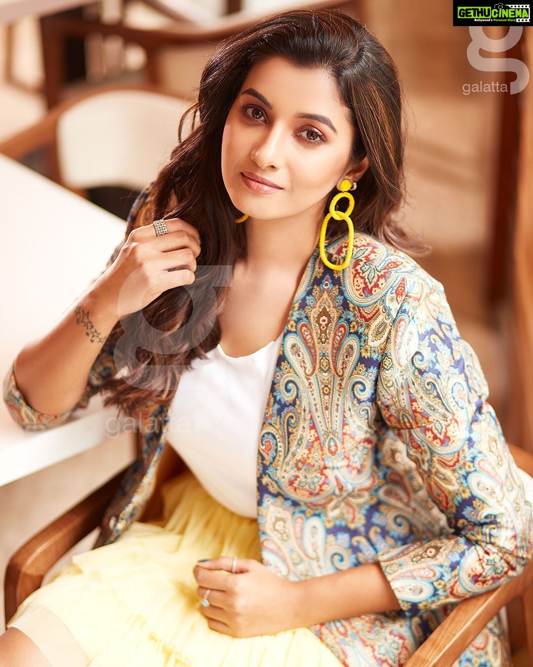 Priya Bhavani Shankar Instagram - This boy is nothing but loveš¤ @ashwin.thiyagarajan ā¤ļø HMU @suresh.menon PC @nithin_barath
