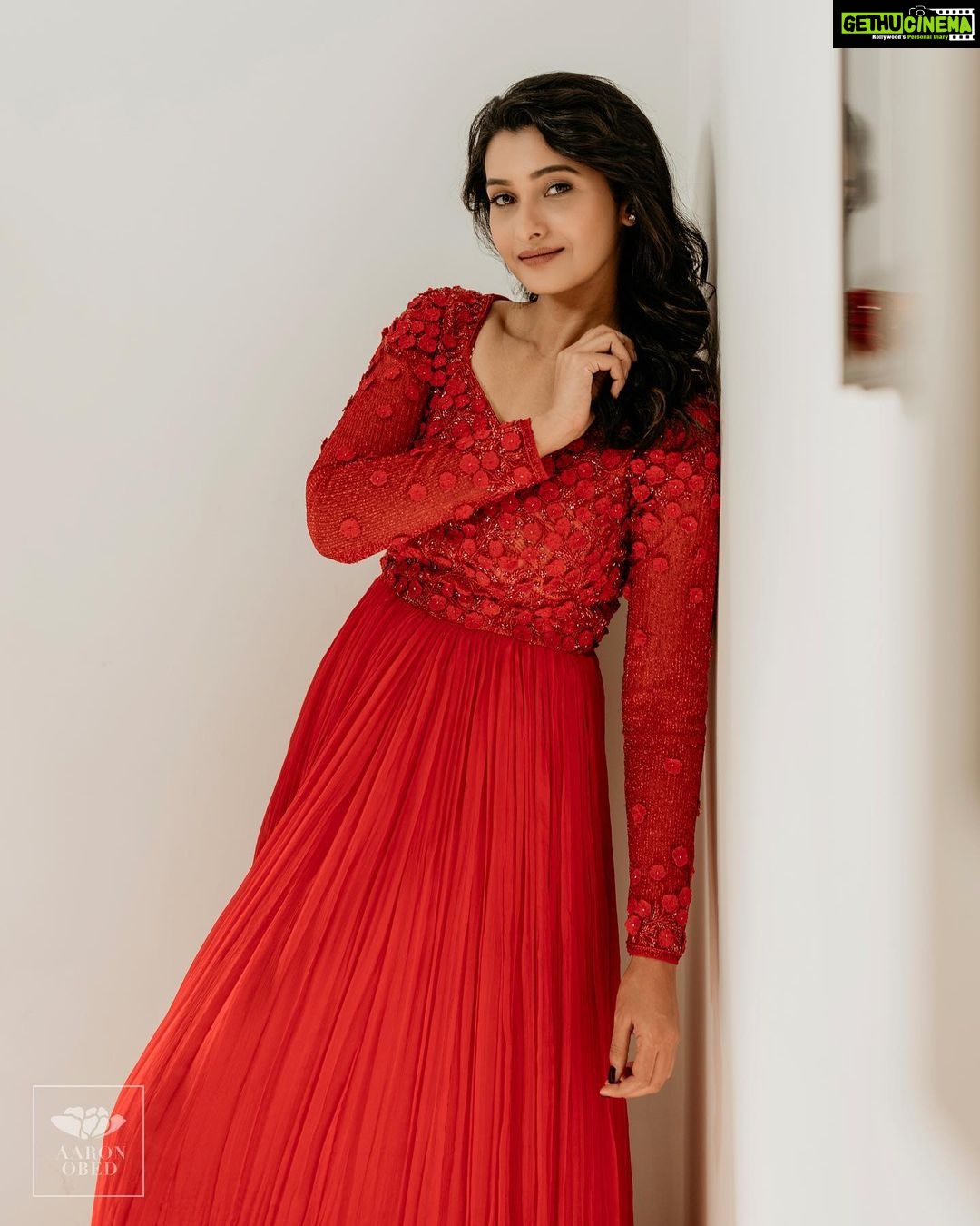 Priya Bhavani Shankar Instagram - Because it’s @ashwin.thiyagarajan ❤️ Spreading colours and smile on the last week of this year! HMU @salomirdiamond PC @aarontheobed