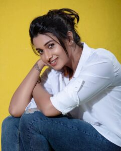 Priya Bhavani Shankar Instagram - No no.. noo 🤫 ‘Don’t show those teeth for a while’ series 😌
Styled by @anushaa13 
HMU @viji_sharath 
PC @kiransaphotography