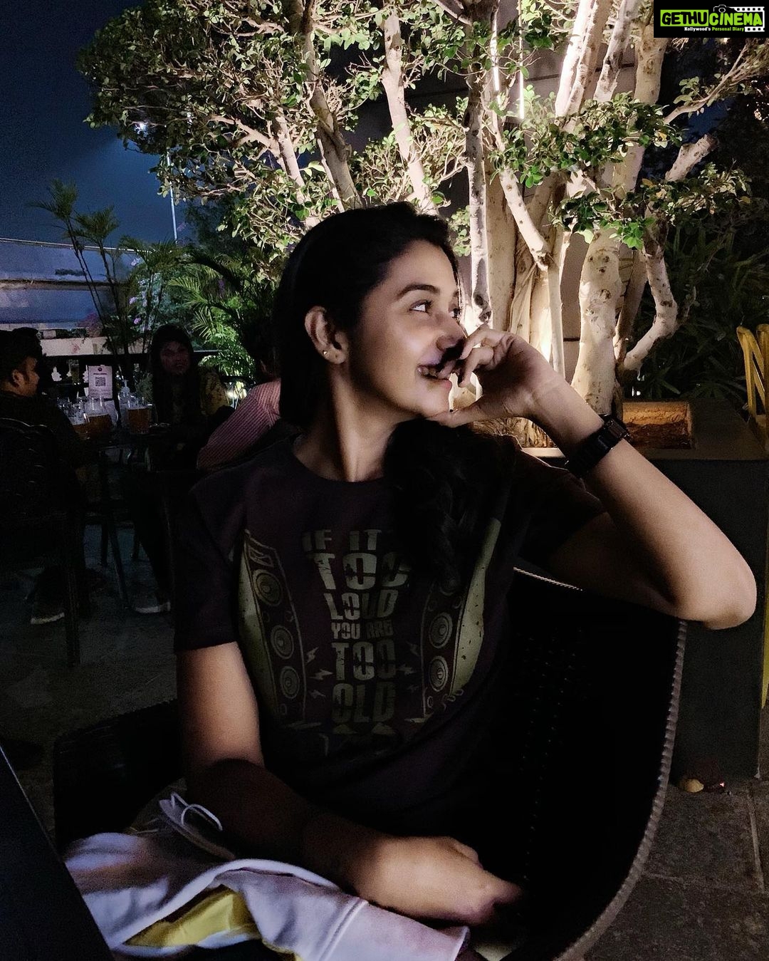 Priya Bhavani Shankar Instagram - Midweek night in sequence 1) deciding with guilt ๐ 2) waiting ๐ถ 3) how calories look like ๐คฉ 4) how calories taste like ๐ 5) once In a while itโs ok โบ๏ธ