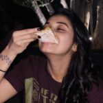 Priya Bhavani Shankar Instagram - Midweek night in sequence 1) deciding with guilt 😌 2) waiting 😶 3) how calories look like 🤩 4) how calories taste like 😋 5) once In a while it’s ok ☺️