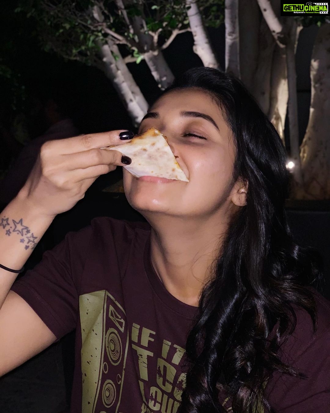 Priya Bhavani Shankar Instagram - Midweek night in sequence 1) deciding with guilt ๐ 2) waiting ๐ถ 3) how calories look like ๐คฉ 4) how calories taste like ๐ 5) once In a while itโs ok โบ๏ธ