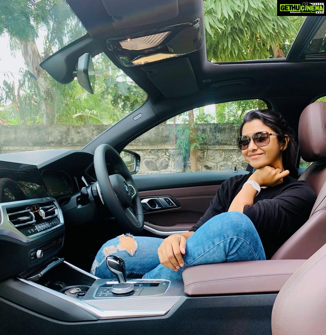 Priya Bhavani Shankar Instagram - Road trip😎 Making memories with that gloomy weather and vintage playlist🤩
