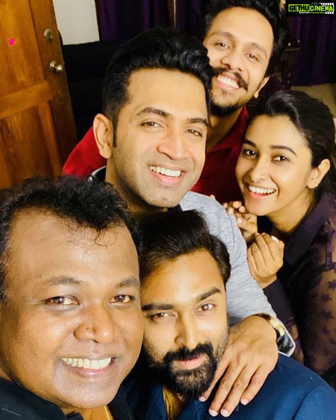 Priya Bhavani Shankar Instagram - The mafia guys🦹🏻🦹🏻♀️🦹🏻♂️ @arunvijayno1 @prasanna_actor @karthicknaren_m @manojbeno