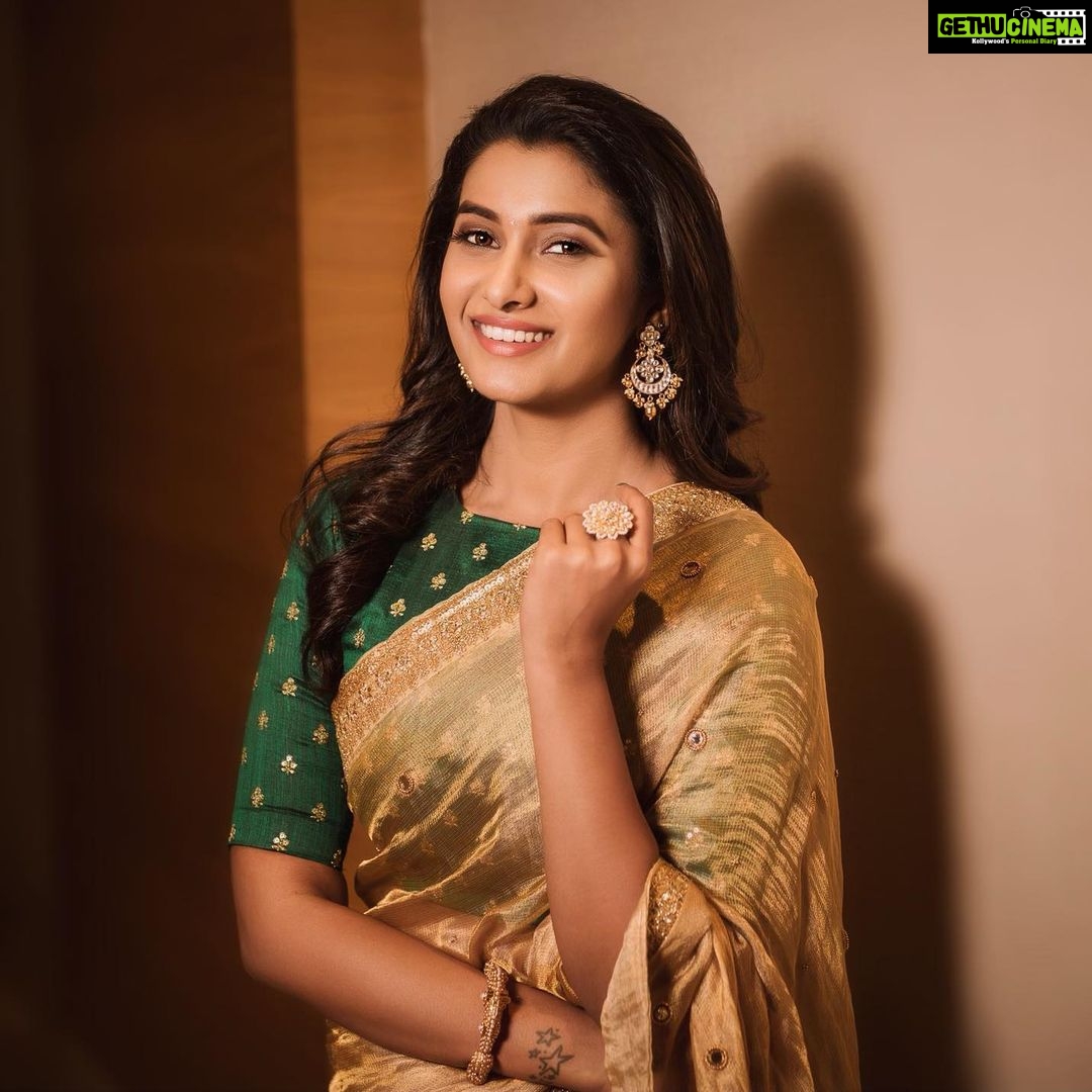 Priya Bhavani Shankar Instagram - Being a lot of woman with a lot of laughter ๐ and itโs totally ok๐ค๐ผ๐ Outfit and styling -@anjushankarofficial Shot by - @parvathamsuhasphotography @bsfashionphotography Jewelry @rimliboutique