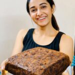 Priya Bhavani Shankar Instagram – Baked with love for the people I love😊 stepping into the last weekend of the decade like a saint ☺️