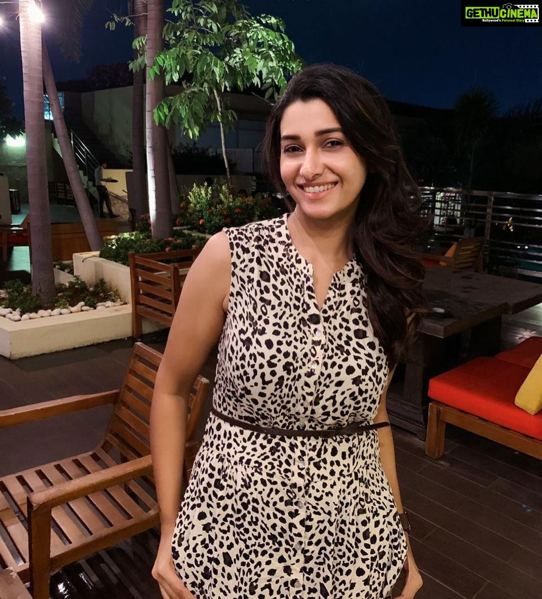 Priya Bhavani Shankar Instagram - When life treats you with a day break after a month, EAT it, ROAM it, SING it, GAZE it and LOVE it☺️ and for the record in my world leopard is a colour ☺️