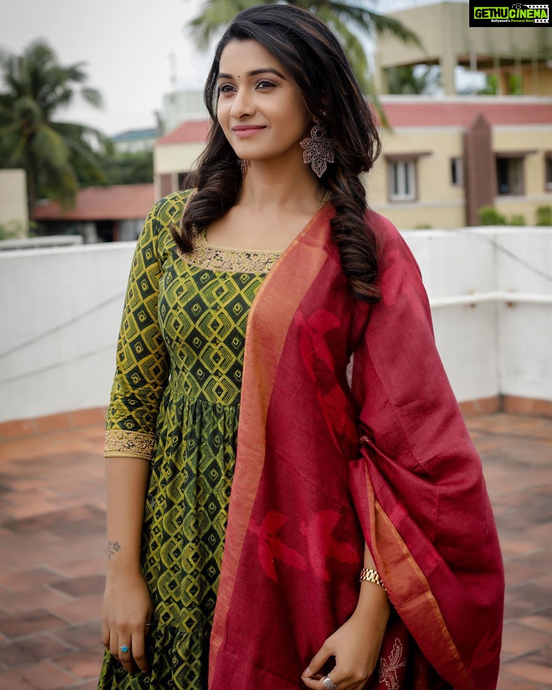 Priya Bhavani Shankar Instagram - When there are so many beautiful reasons ❤️ @nandhitharamesh you are a darling for providing me with what I need And how I need 🤗 @merasalofficial @kiransaphotography thanks dude 🤗