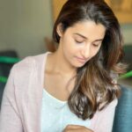 Priya Bhavani Shankar Instagram - Singing the song that sets the tone for this week 🎶☺️🎵 Mondays are mood setters 🙌🏼