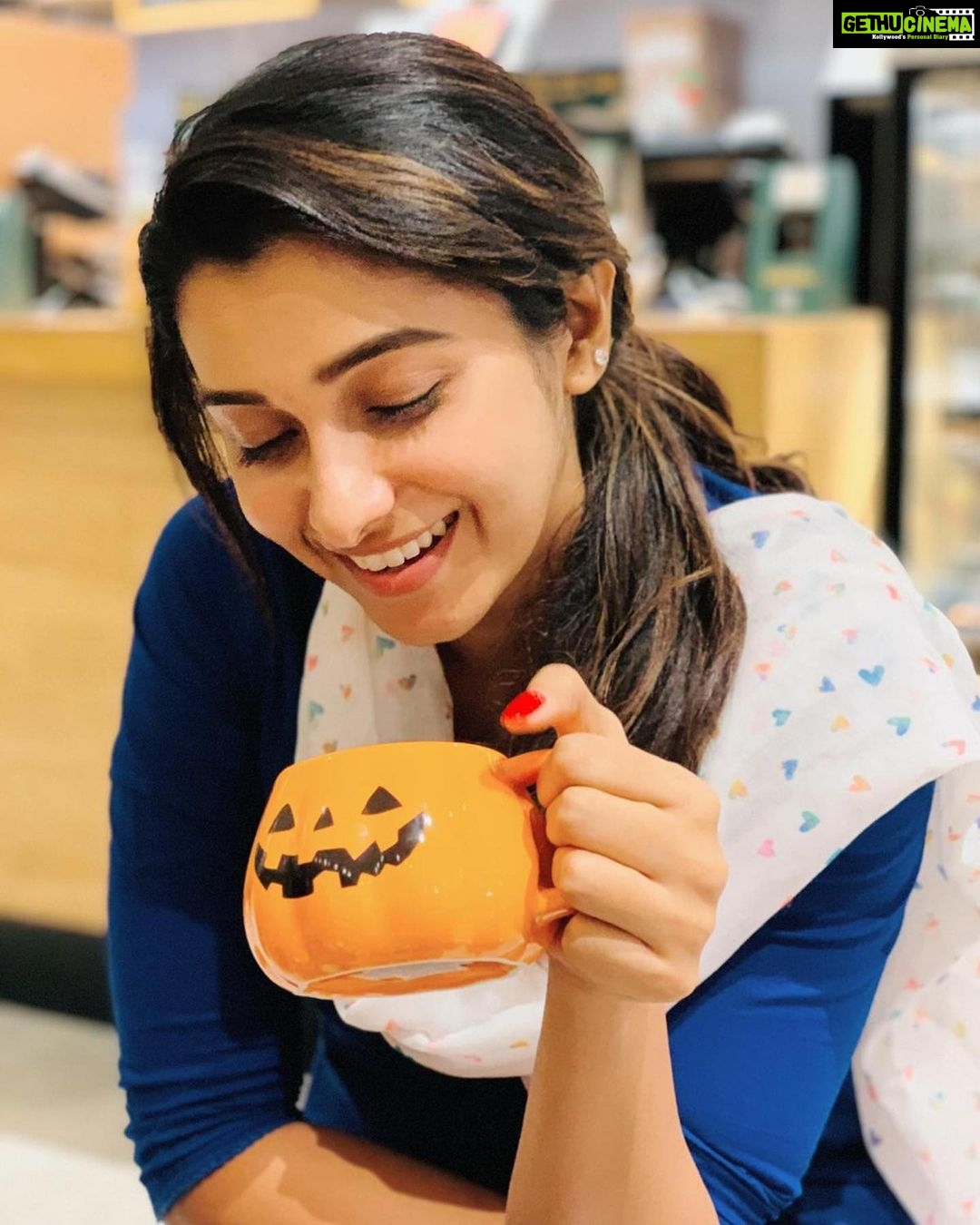 Priya Bhavani Shankar Instagram - My lil level of Halloween 🎃 @rajvel.rs enga oor fancy dress competition dhan unga oor Halloween @kavyavarshini what are you upto this year 🤣 last year look kaannukullayae iruku 😆