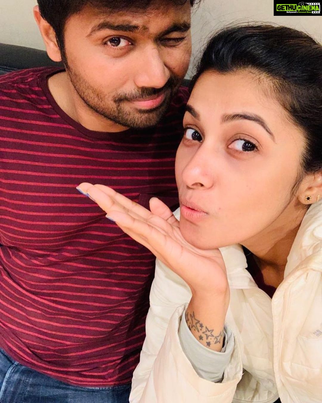Priya Bhavani Shankar Instagram - Overwhelmed with all the love! 2019 was full of love strength and lots of beautiful memories both personally and professionally😊Looking forward to making more of it in the days to come. PROFESSIONALLY, Over the years slowly steadily I have found myself doing what I love the most and I have never been more inclined and rooted about my work. Excited about the releases we have lined up for the coming months😊 PERSONALLY, faces in these pictures are constants. They are home. They are family 😊 this particular birthday was made more than perfect by my 2 year old nephew❤️ @rajvel.rs The most valuable gift you gave me is the strength you let me build within myself😊 Finally all my love and gratitude to each and everyone at work place, gym, in social media and media houses who took their time to share such nice words on my bday. Forever indebted to this kind of love😊 let’s have a happy year ahead and spread love 😊