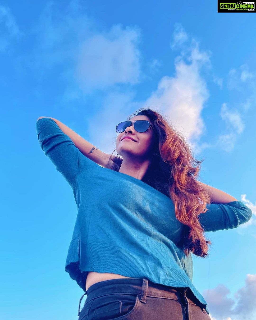 Priya Bhavani Shankar Instagram - Waste time.. Go for rambling walks.. Write those stupid poems.. Meet your loved ones just because.. Try a new recipe.. Pray. Paint. Read that big old book.. Our world is obsessed with productivity, but "unproductive" hours are the soul-shaping parts of our lives. What you do DOES NOT have to make sense always❣️