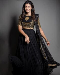 Priya Bhavani Shankar Instagram - @ashwin.thiyagarajan + black + last minute = love 🖤 take my love Aasshhh❤️ @kiransaphotography thank you for that swift 2 min shoot 🤗